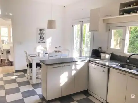 Casa 5 ambientes con 6 baños