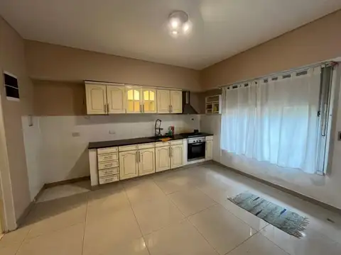 Casa en Alquiler con 1 cochera