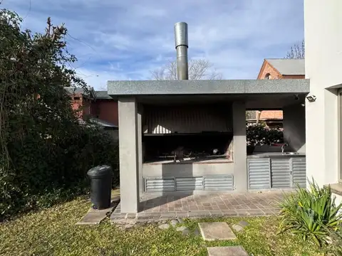 Casa 7 ambientes con 3 baños