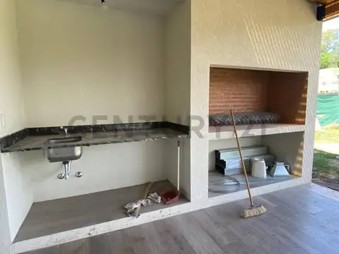 Casa en Venta con 4 cocheras