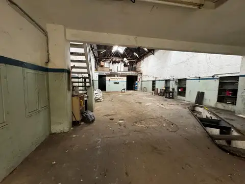 EXCELENTE GALPON. UBICACION INMEJORABLE