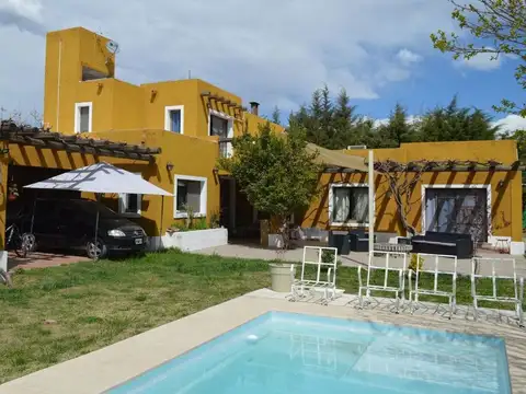 Casa 4 ambientes con 2 baños