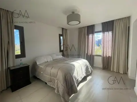 Casa 6 ambientes con 4 baños