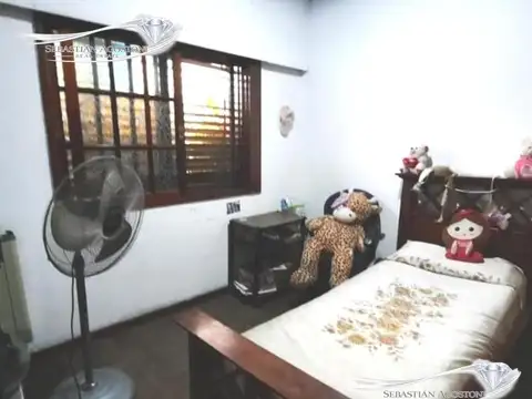 Casa en Alquiler con 2 cocheras