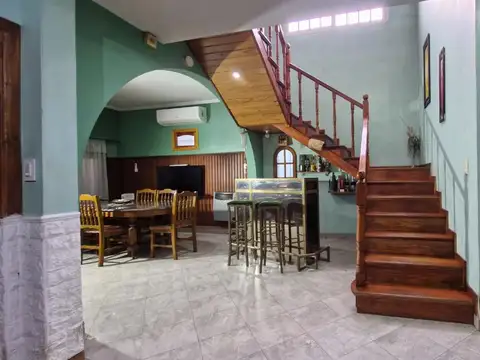 Casa 5 ambientes con 2 baños
