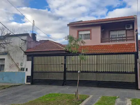 Chalet 5 Amb. A/Credito , 200 Mts. cubiertos