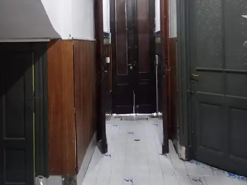 Casa 14 ambientes con 2 baños