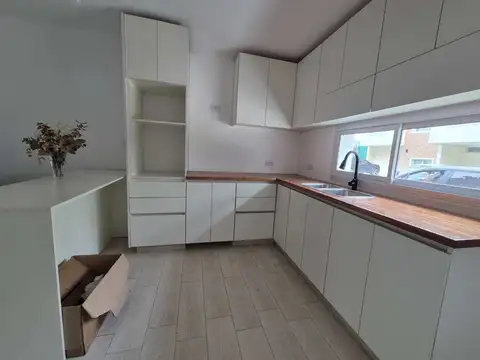 Casa 3 ambientes con 2 baños