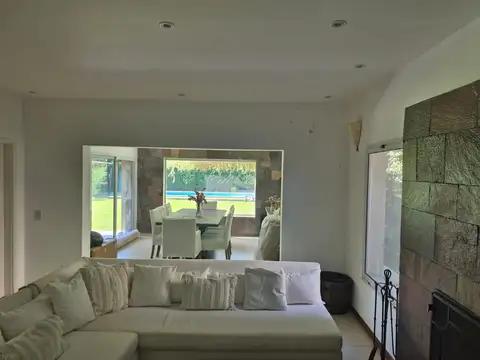 Casa en Venta en Garin, USD 365.000