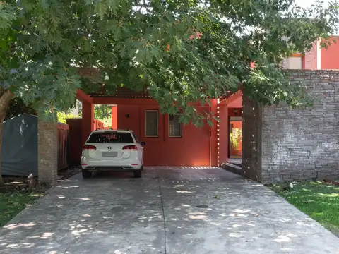 Casa Importante Optimo Estado Usd 720.000. - Ayres - Recado
