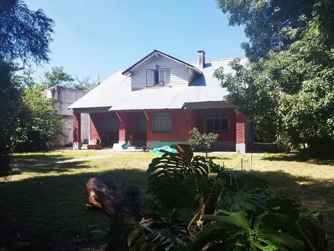 Venta casa a refacc lote de 1.570 m2 con piscina