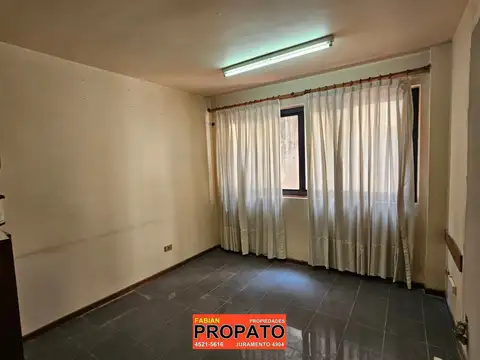 Oficina comercial al contra-frente de 14m2 totales en excelente ubicacion 