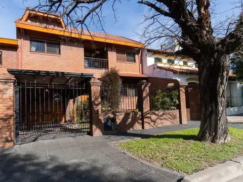 Casa de 5 ambientes en venta en Hurlingham