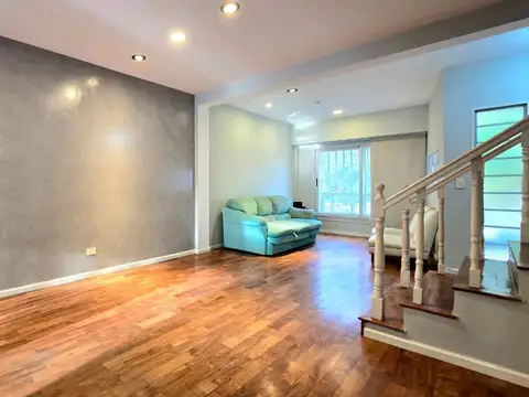 VENTA 4 ambientes tipo dúplex, amplio con jardín