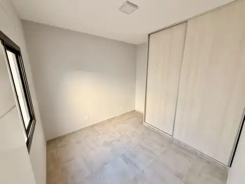 Casa en Alquiler con 2 cocheras