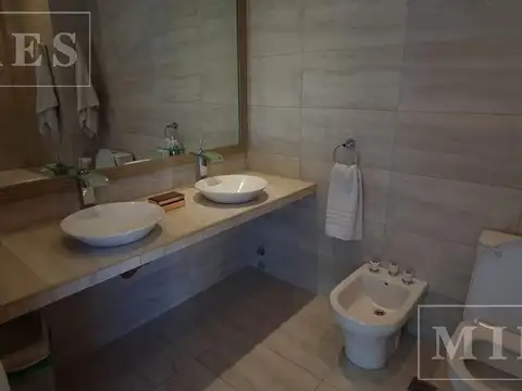 Casa 4 ambientes con 4 baños