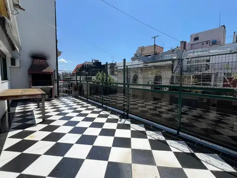 Depto 4 ambientes con gran balcón terraza, cochera y baulera