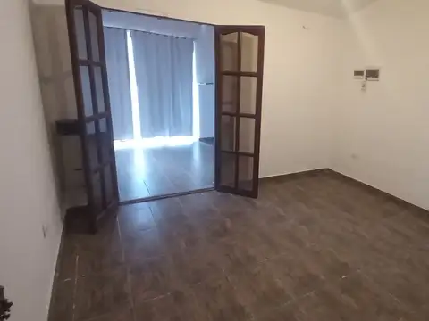 VENTA CASA SOBRE RUTA E55 PILETA 4 DORMITORIOS