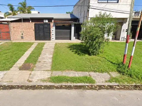 CASA EN VENTA LA PLATA 3 DORMITORIOS Y COCHERA