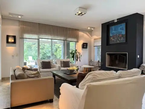 Casa 7 ambientes con 4 baños