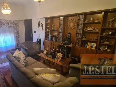 Casa 4 amb. 180 m² Cub. C/4 cocheras y Pileta - San Justo