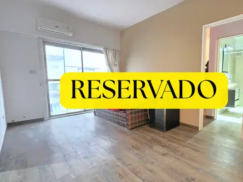 Departamento 2 ambientes, renovado a nuevo. Piso alto