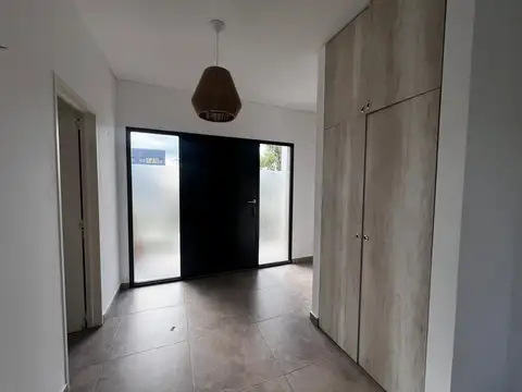 Casa en Alquiler en Pilar del Este - Santa Lucia, USD 1.200