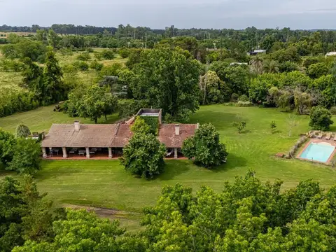 CASA DE CAMPO EN CHACRAS DEL MOLINO.