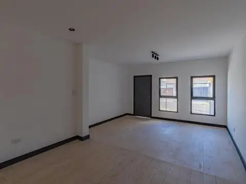 Casa 3 ambientes con 2 baños