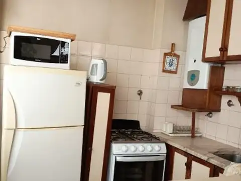 Barrio Norte, Av Córdoba 2300, 6to piso, 2 amb, 50m2, u$s 550 + expensas + servicios. 06-12-25....