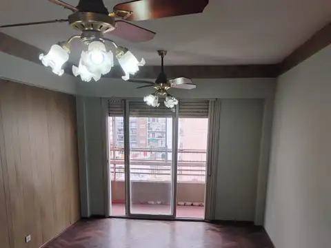 Semipiso Frente - 3 Dormitorios / 2 Baños || Pte. Roca Nro. 578