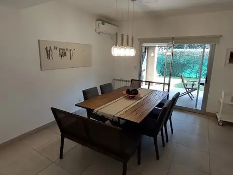 Casa 4 ambientes con 3 baños