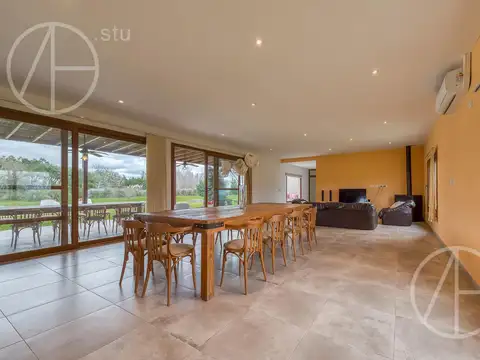 Casa en Venta con 6 cocheras