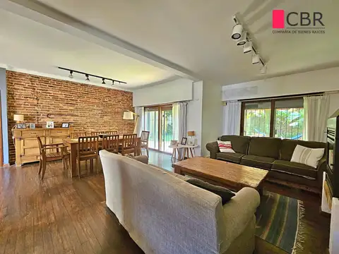 Casa 5 ambientes con 3 baños