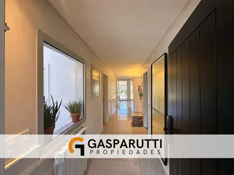Casa en Venta con 4 cocheras