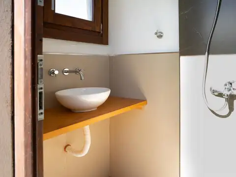 Casa en Alquiler con 2 cocheras