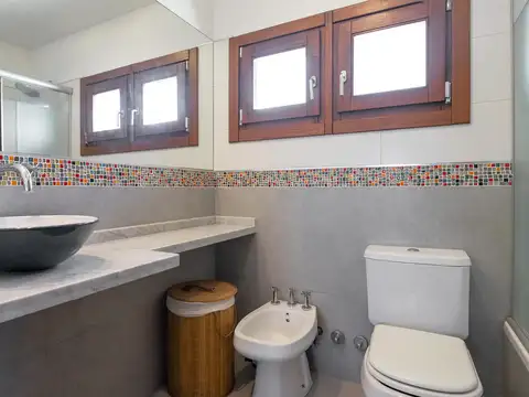 Casa 5 ambientes con 4 baños