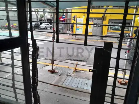 Avenida Valentín Alsina 2000, Piso 0