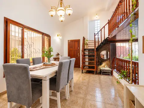 Casa 5 ambientes con 2 baños