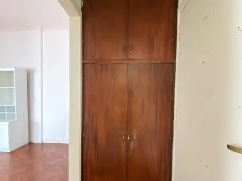 Av Centenario 700, Piso 1