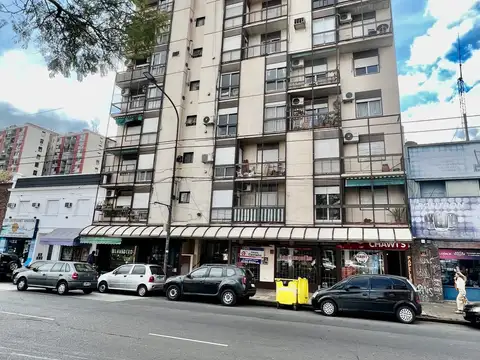 Acassuso, Muy lindo depto de 2 Ambientes con Balcón, Muy Luminoso. Pintado. Excelente Estado.