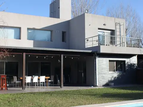 Espectacular casa en Pueblo Esther