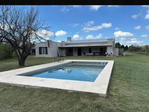 EXCELENTE CASA-QUINTAS DE DUGGAN