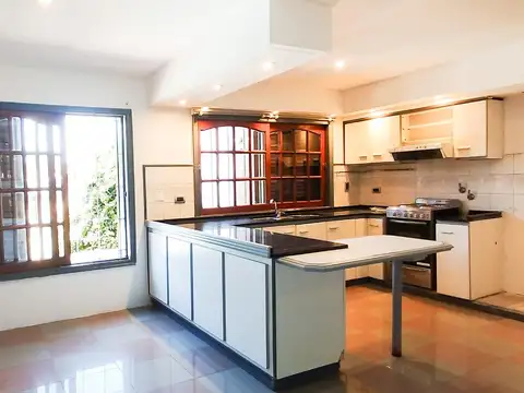 Casa 5 ambientes con 3 baños