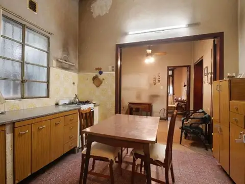 Venta casa 7 amb. a refaccionar  Parque Chacabuco
