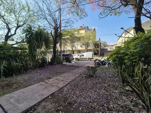 Excepcional Duplex en Bo San Cayetano sobre asfalto