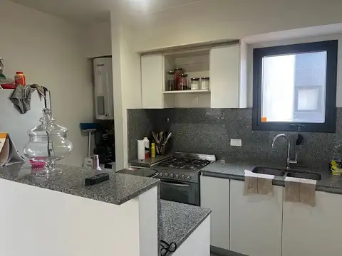 3 ambientes frente baño completo y toilette, con balcón