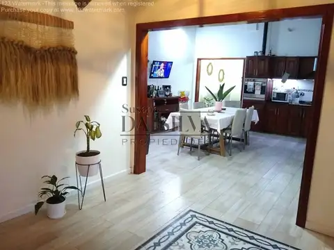 Casa 4 ambientes con 2 baños