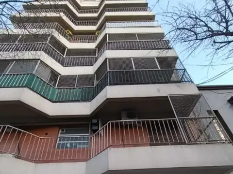EXCELENTE OFICINA/CONSULTORIO – PISO ALTO – MUY LUMINOSO – CABALLITO