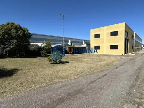 Predio en Bº Los Boulevares, 550m2 galpon y 750m2 oficina